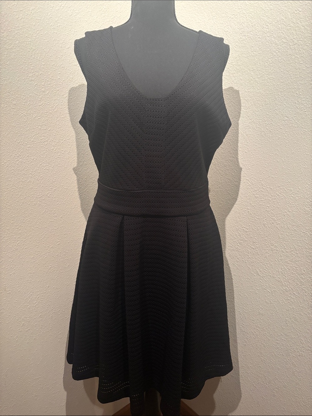 Jennifer Lopez Classic Black Sleeveless Fit-and-Flare Dress